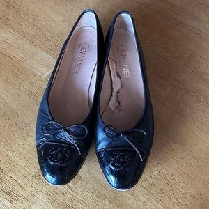 CHANEL ballet flats slippers interlocking CC logo black leather 40
